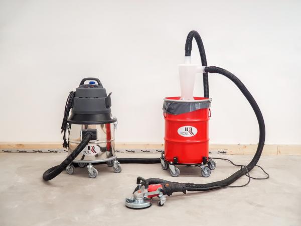 Fahrgestell für Handschleifmaschine RO-125 für besseres Handling und dauerhaft entspanntes Arbeiten. Der korrekte Arbeitswinkel wird mit 2 höhenverstellbaren Lenkrollen eingestellt.